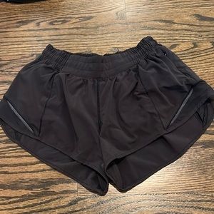 2.5 inch lululemon hotty hot shorts